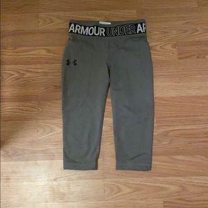 Kids size 10 under Armor Capri pants